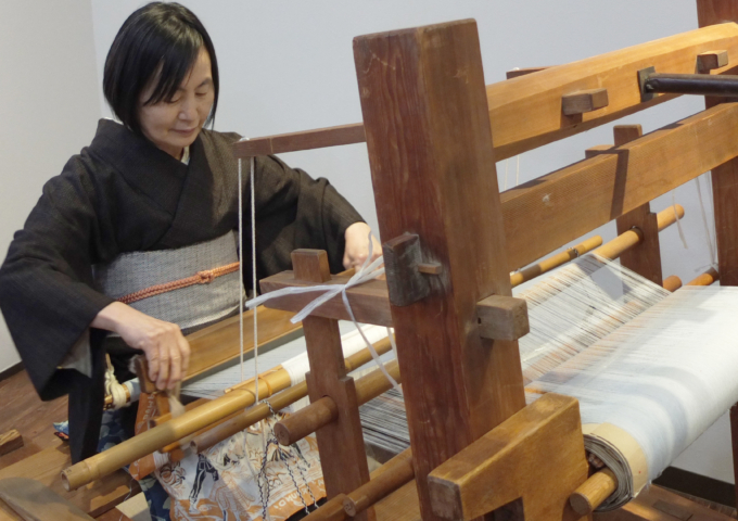 結城紬の魅力と実演